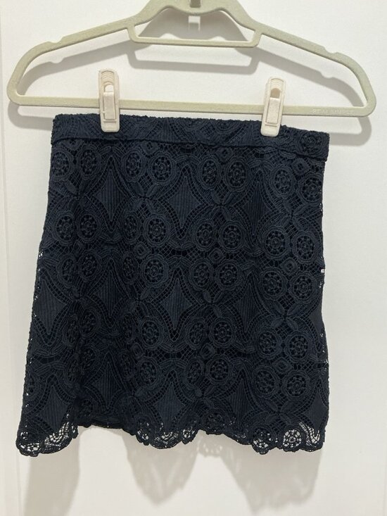 Hollister Dresses & Skirts - Hollister Size 3 Juniors Skirt Navy Lace Mini Zip Closure NWT